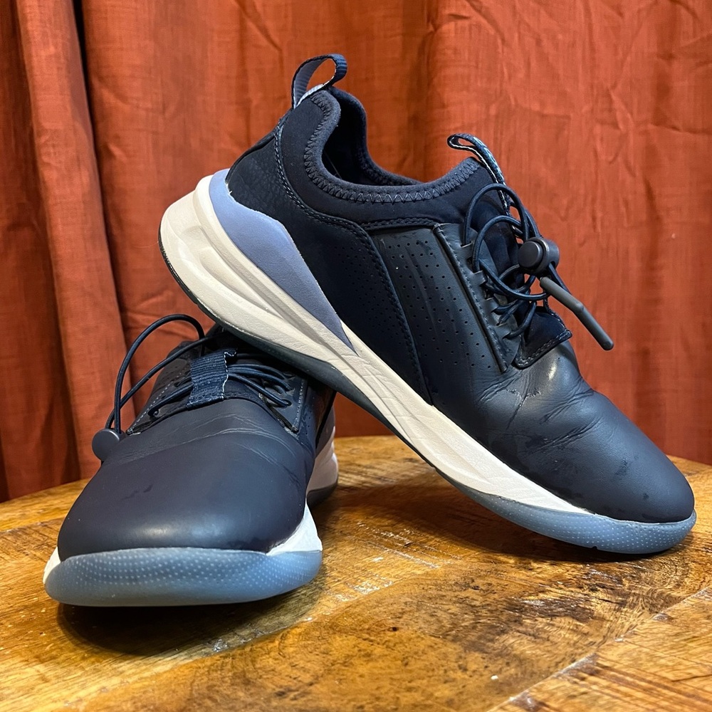 Clove Womens Healthcare Night Shift Navy‎ White Sneakers Comfort Shoes Size 7.5